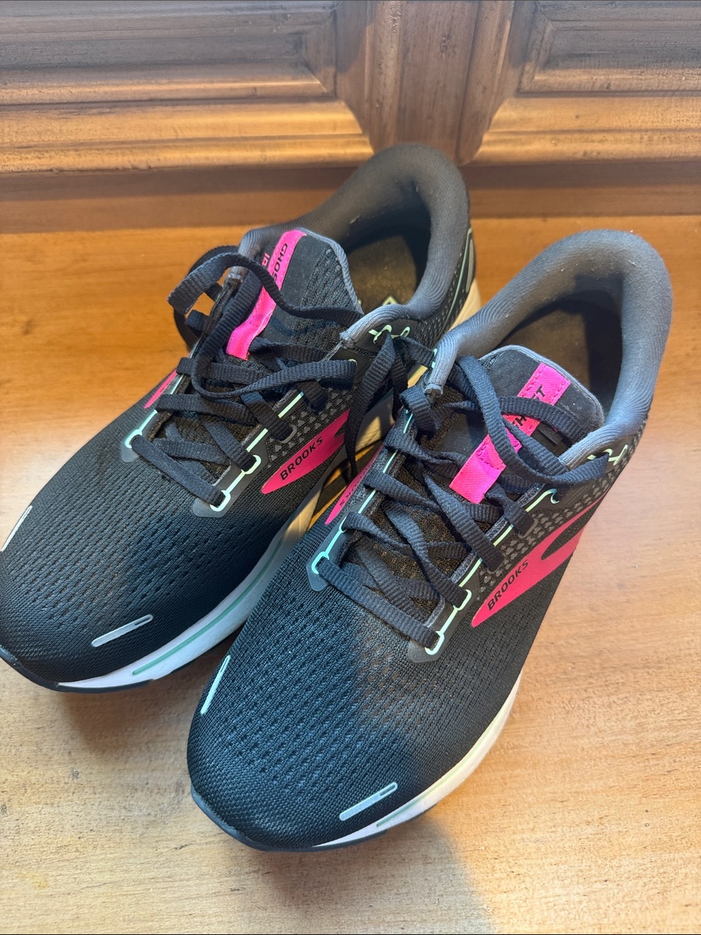 Brooks Women's Black Running Sneakers with Pink Highlights